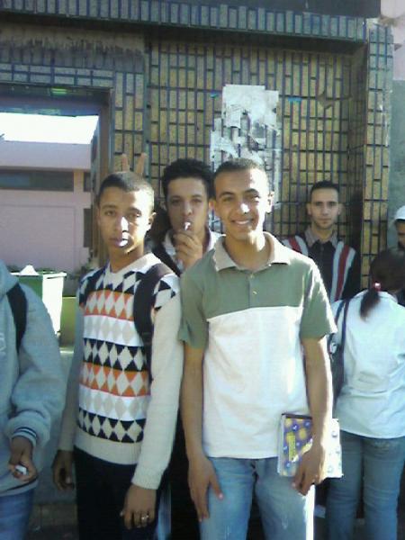 voila houssa et hicham et nassim acoté de zizou